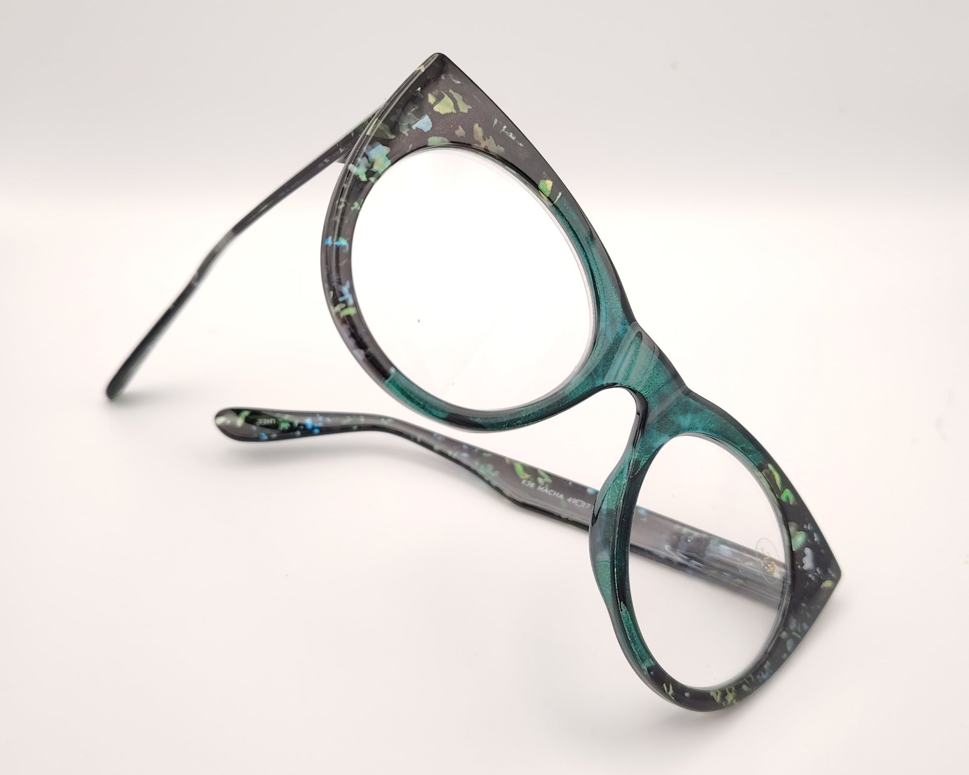 gafas premontadas de lectura de forma redondeada en verde con estampado multicolor en tonos negros y azules