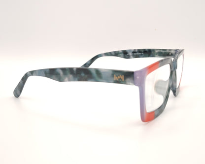 gafas de lectura rectangulares en gris azulado jaspeado con detalles rojo y lila en las esquinas