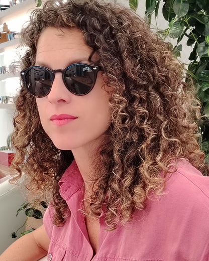 gafas de sol redondas de acetato con lentes oscuras y montura retro