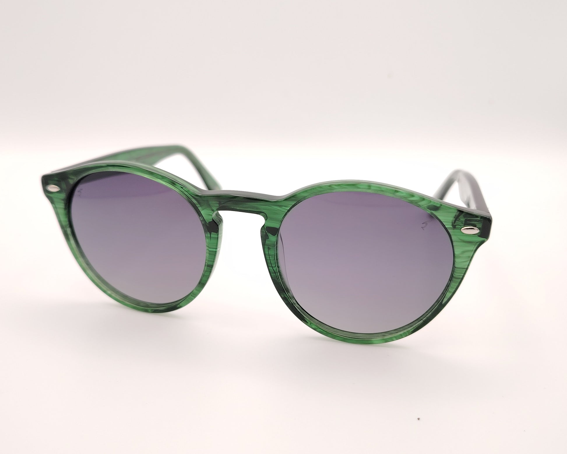 gafas de sol redondas de acetato con lentes oscuras y montura retro