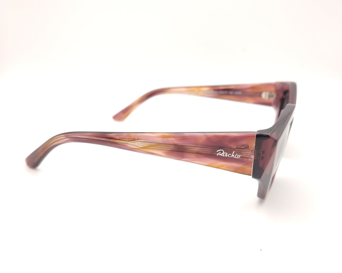 gafas de sol pentagonales con montura rosa translúcida y lentes oscuras polarizadas