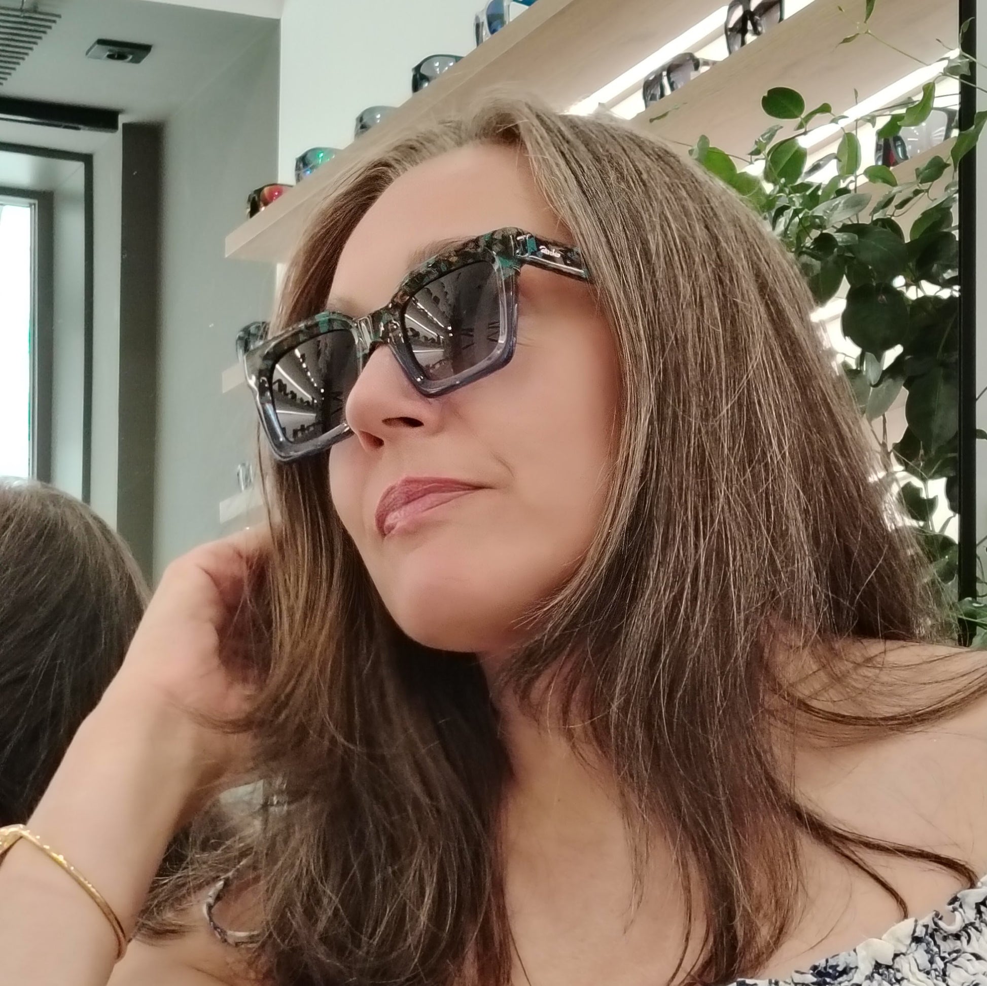 gafas de sol cuadradas con montura de acetato y lentes oscuras polarizadas