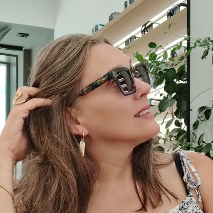 gafas de sol cuadradas con montura de acetato y lentes oscuras polarizadas