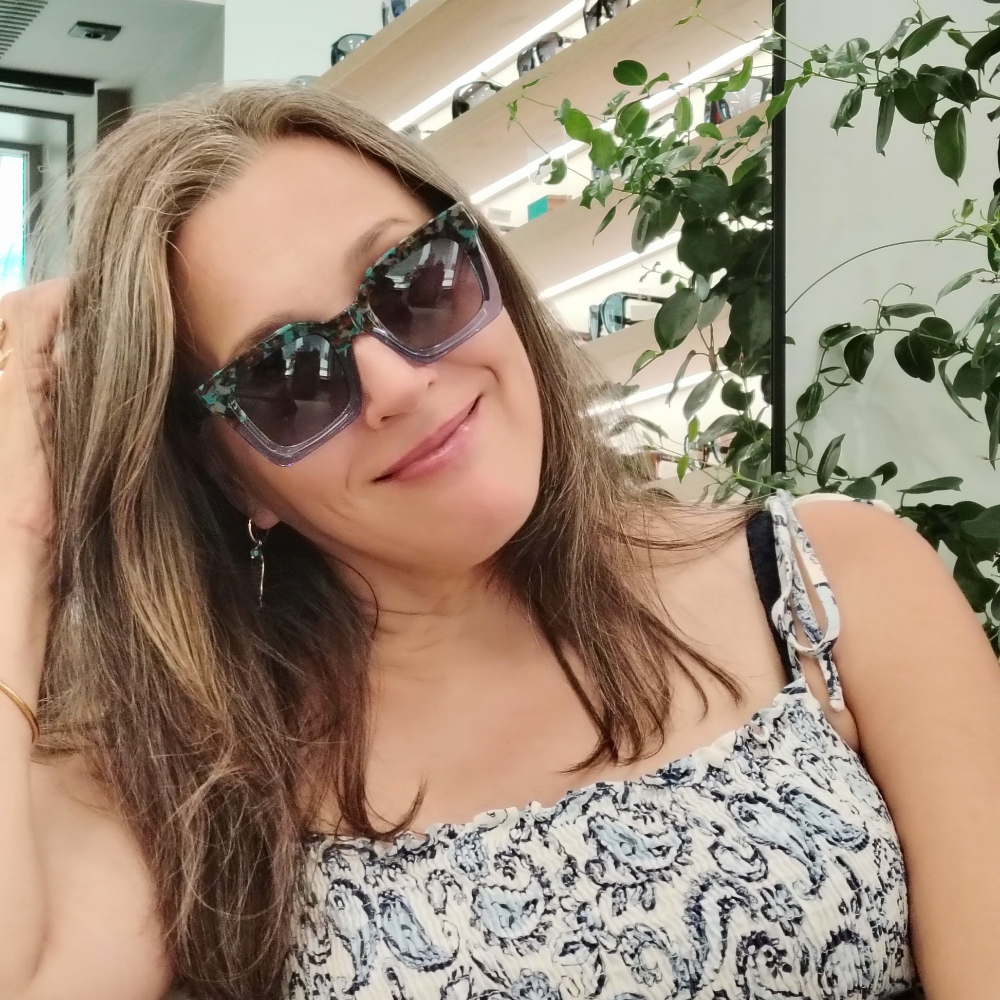 gafas de sol cuadradas con montura de acetato y lentes oscuras polarizadas