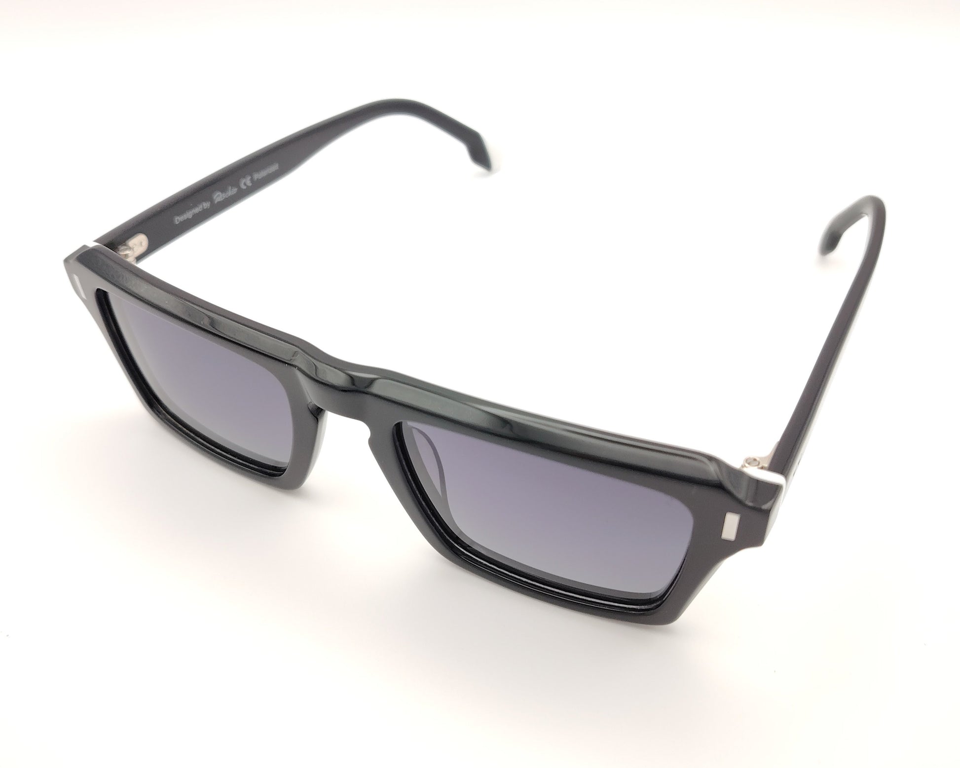 gafas de sol rectangulares de acetato con lentes oscuras polarizadas y montura robusta en color negro