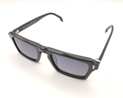 gafas de sol rectangulares de acetato con lentes oscuras polarizadas y montura robusta en color negro