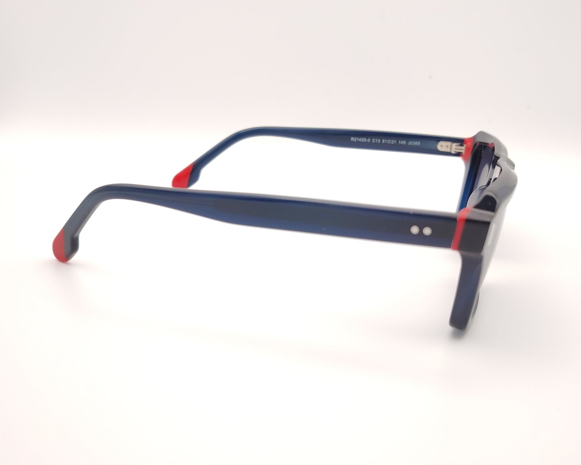 gafas de sol rectangulares de acetato con lentes oscuras polarizadas y montura robusta en color azul