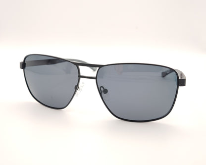 gafas de sol skechers estilo aviador con montura negra y lentes polarizadas oscuras
