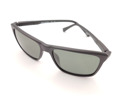 gafas de sol skechers envolventes negras con lentes polarizadas oscuras