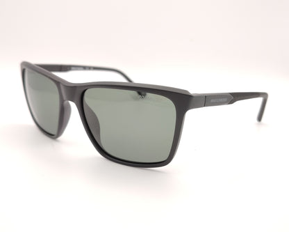 gafas de sol skechers envolventes negras con lentes polarizadas oscuras
