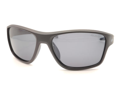 gafas de sol skechers envolventes negras con detalles azules y lentes polarizadas oscuras