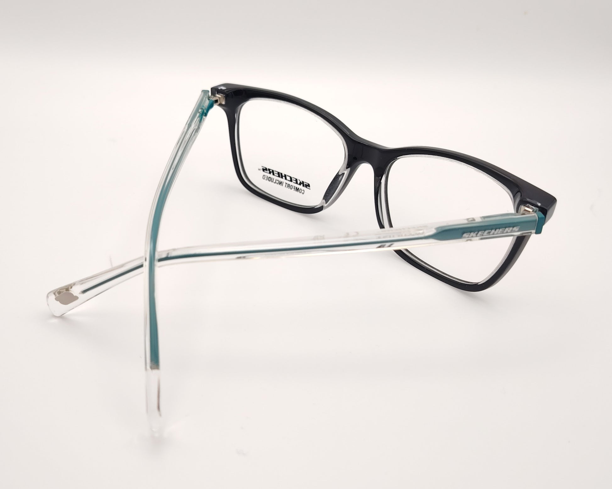 gafas graduadas skechers infantiles negras con varillas transparentes y detalles azules
