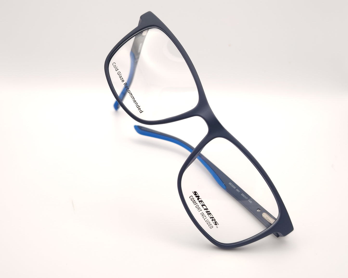 gafas graduadas skechers azules mate rectangulares con estilo deportivo