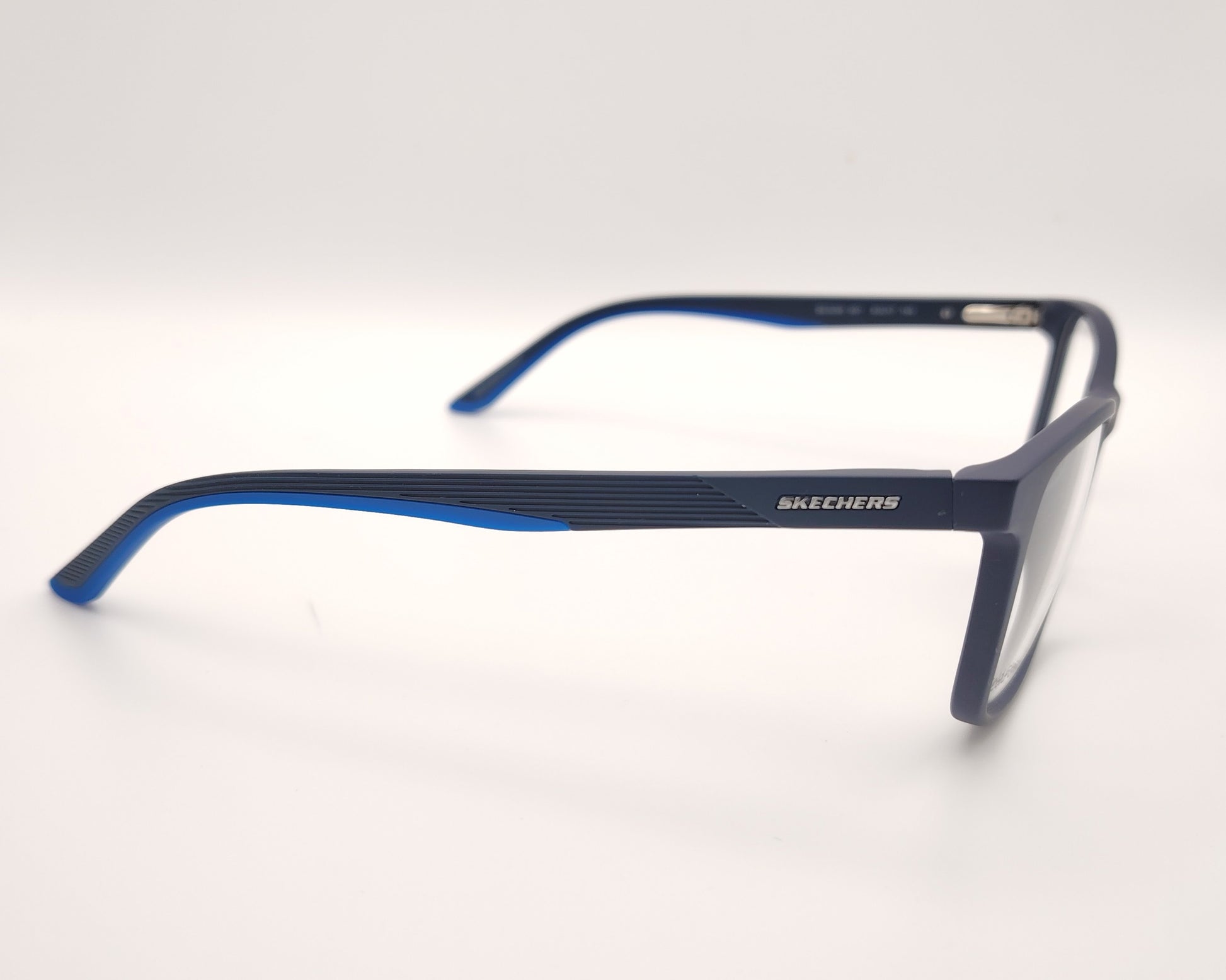 gafas graduadas skechers azules mate rectangulares con estilo deportivo