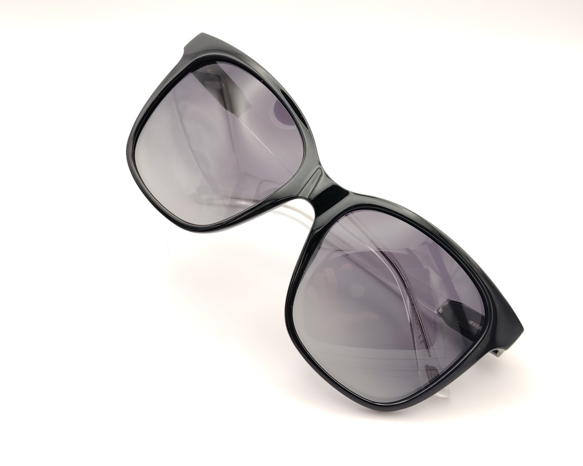 gafas de sol skechers se6295 01d negras con lentes grises degradadas polarizadas
