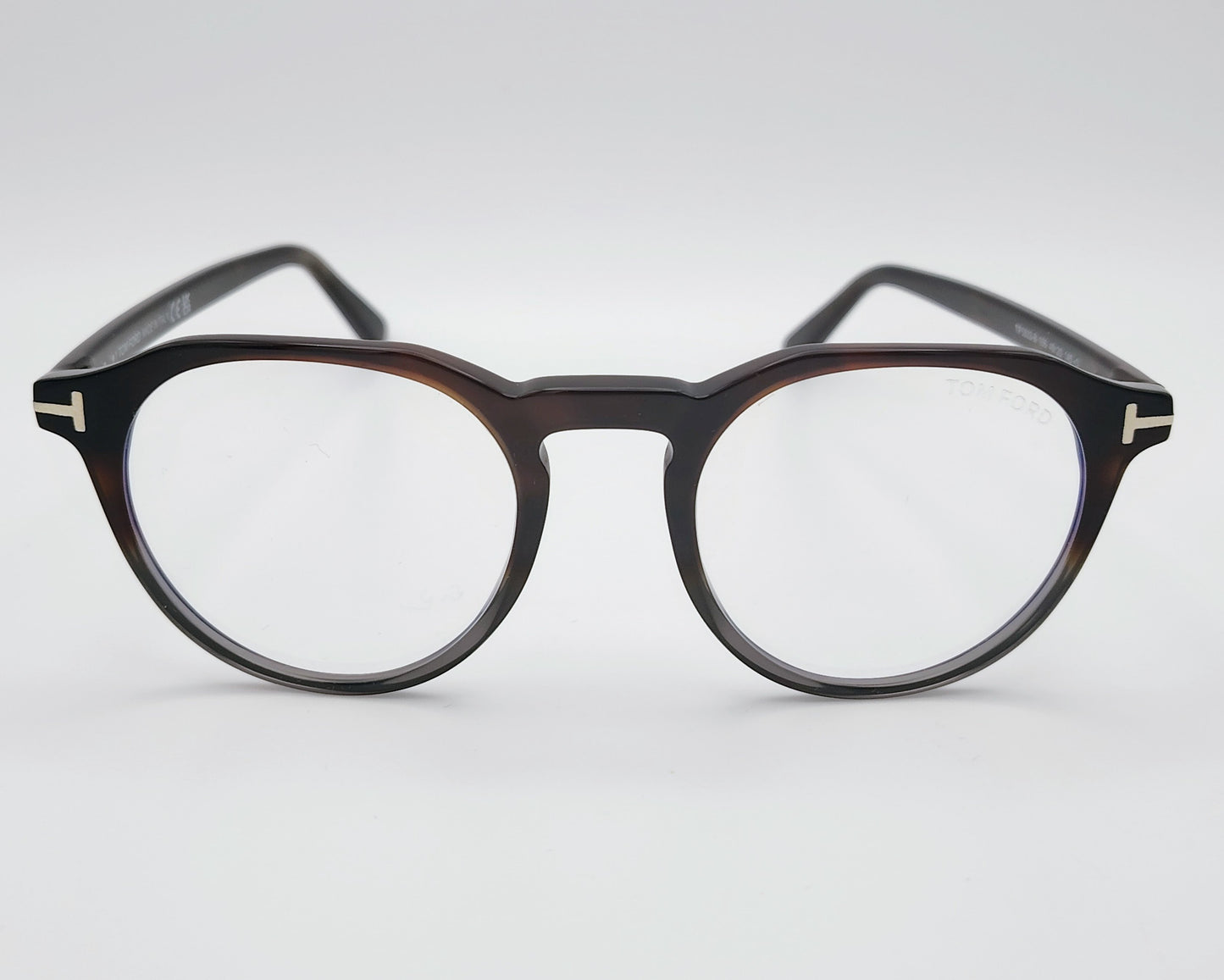 tom ford tf5833b 056 gafas graduadas montura redonda de acetato marrón y gris translúcido, detalle metálico en forma de t en las varillas