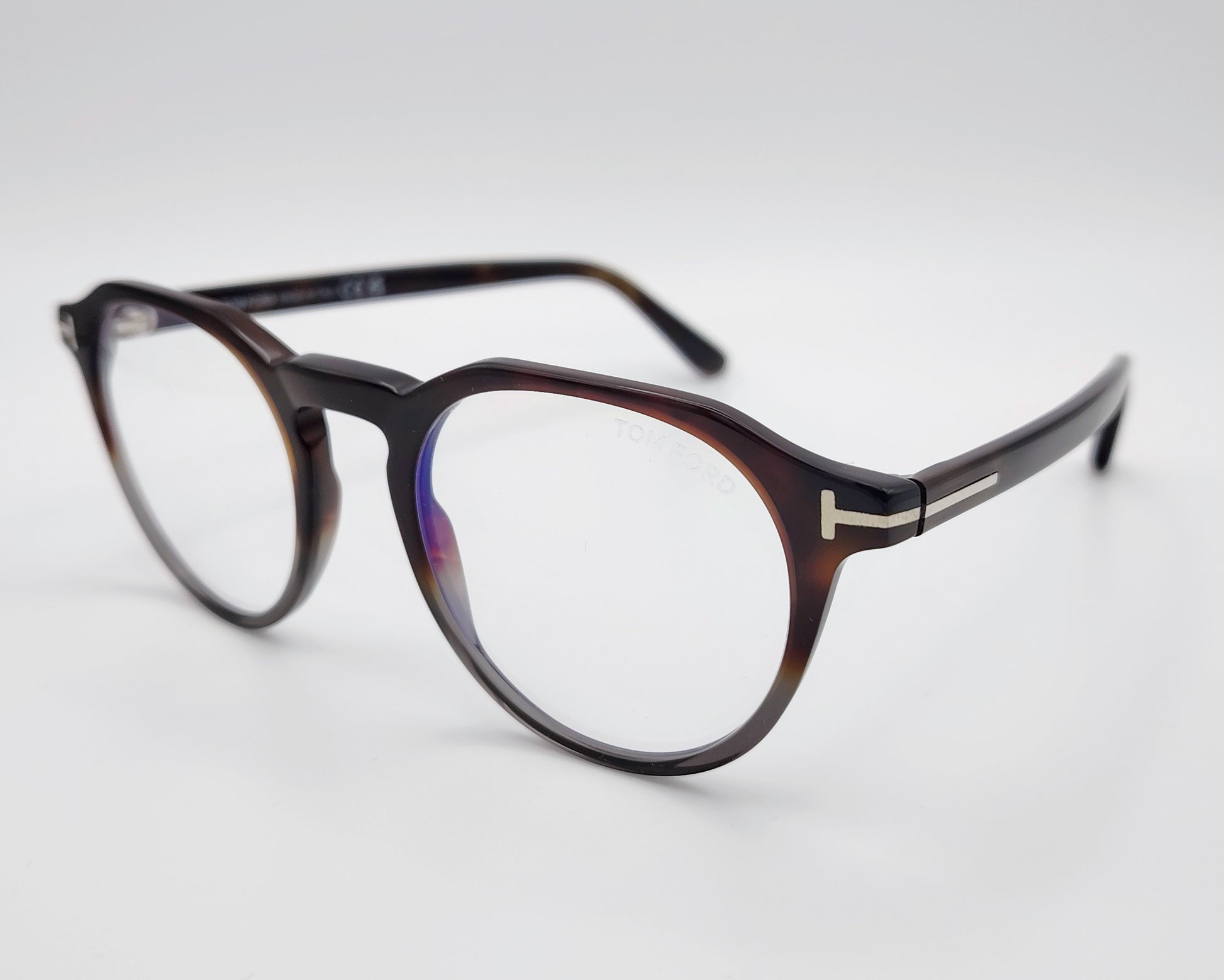 tom ford tf5833b 056 gafas graduadas montura redonda de acetato marrón y gris translúcido, detalle metálico en forma de t en las varillas