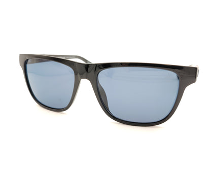 gafas de sol negras polarizadas con lentes azul y diseño rectangular