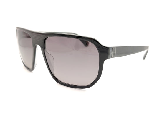 gafas de sol gris oscuro polarizadas con lentes gris degradado y montura grande deportiva