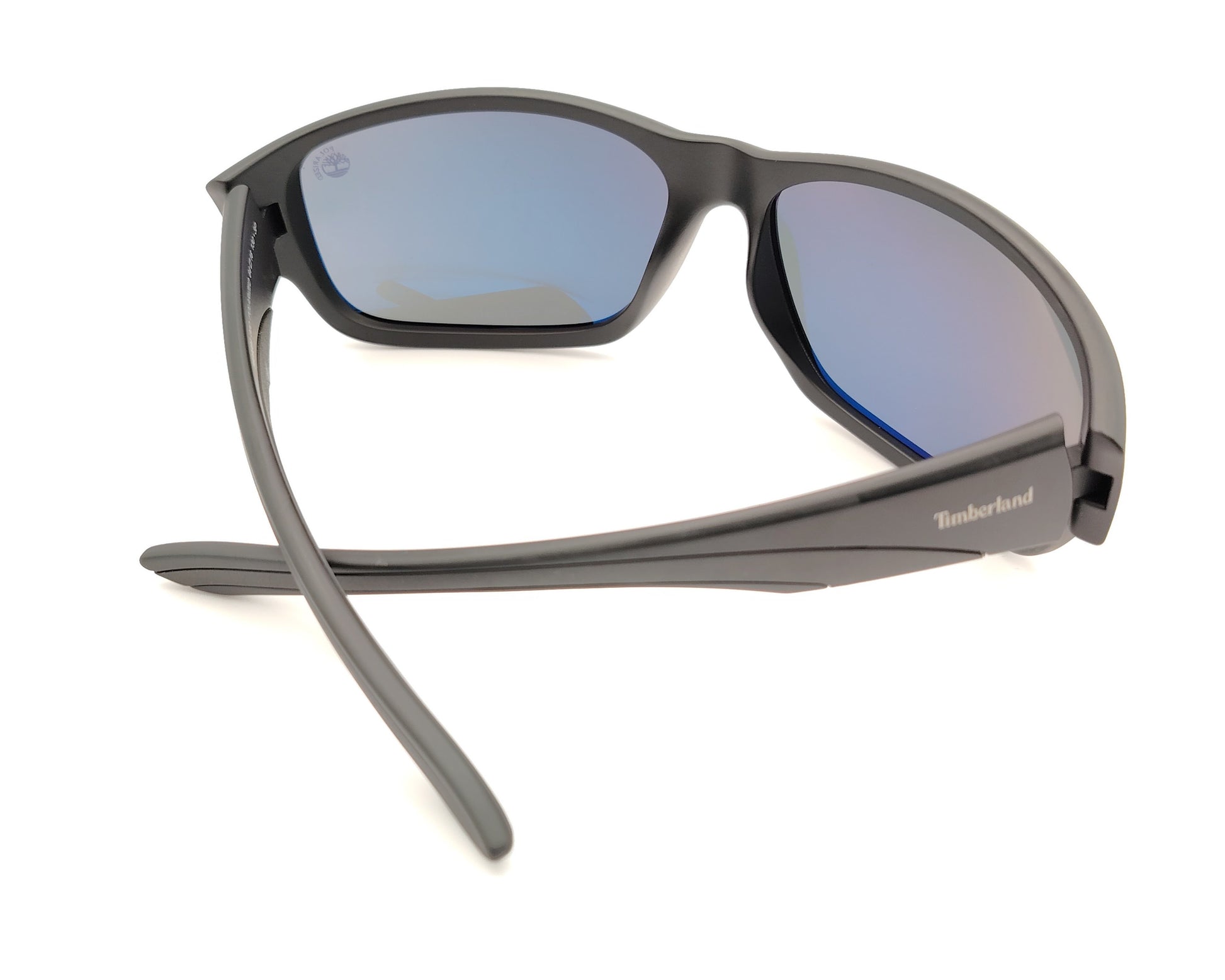 gafas de sol en negro mate polarizadas con diseño envolvente y lentes gris