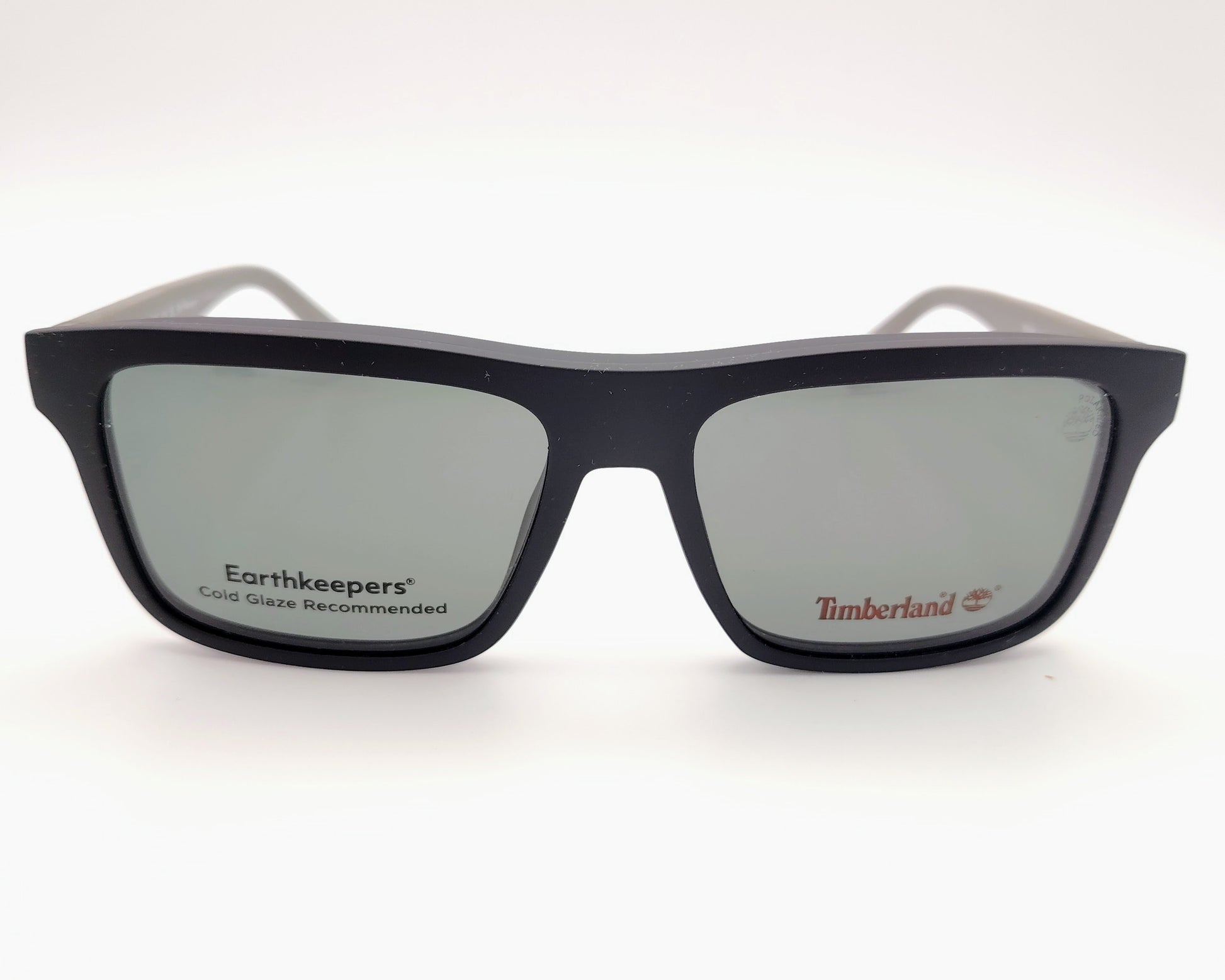 gafas de vista timberland tb5008 002 con clip solar magnético un diseño práctico y versátil que combina estilo y funcionalidad la montura ligera de forma cuadrada que permite un ajuste cómodo mientras que el clip solar con lentes polarizadas se acopla fácilmente con imanes ofreciendo una solución perfecta para la vida diaria