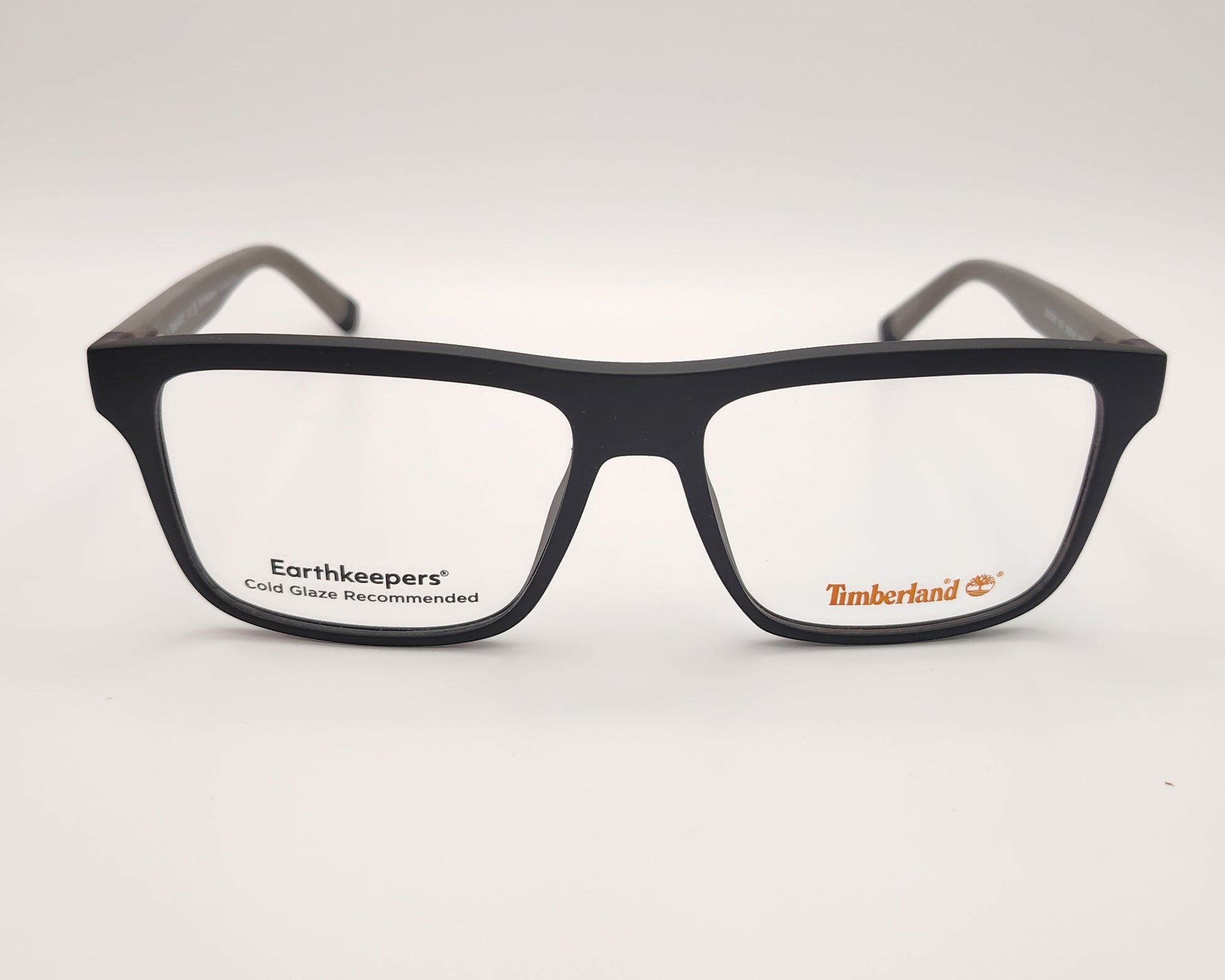 gafas de vista timberland tb5008 002 con clip solar magnético un diseño práctico y versátil que combina estilo y funcionalidad la montura ligera de forma cuadrada que permite un ajuste cómodo mientras que el clip solar con lentes polarizadas se acopla fácilmente con imanes ofreciendo una solución perfecta para la vida diaria