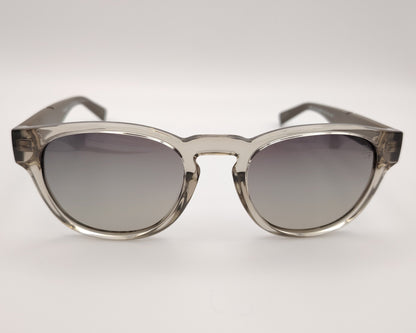 gafas de sol timberland tb9334 con montura de acetato en gris translúcido y lentes polarizadas degradadas en gris