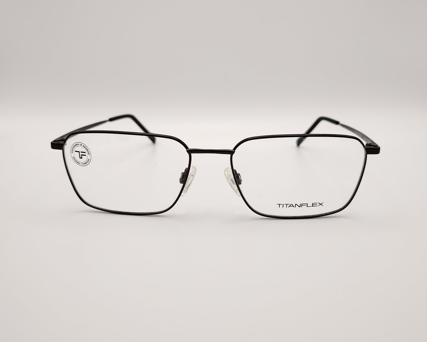 gafas titanflex rectangulares grafito con montura metálica ligera y varillas finas