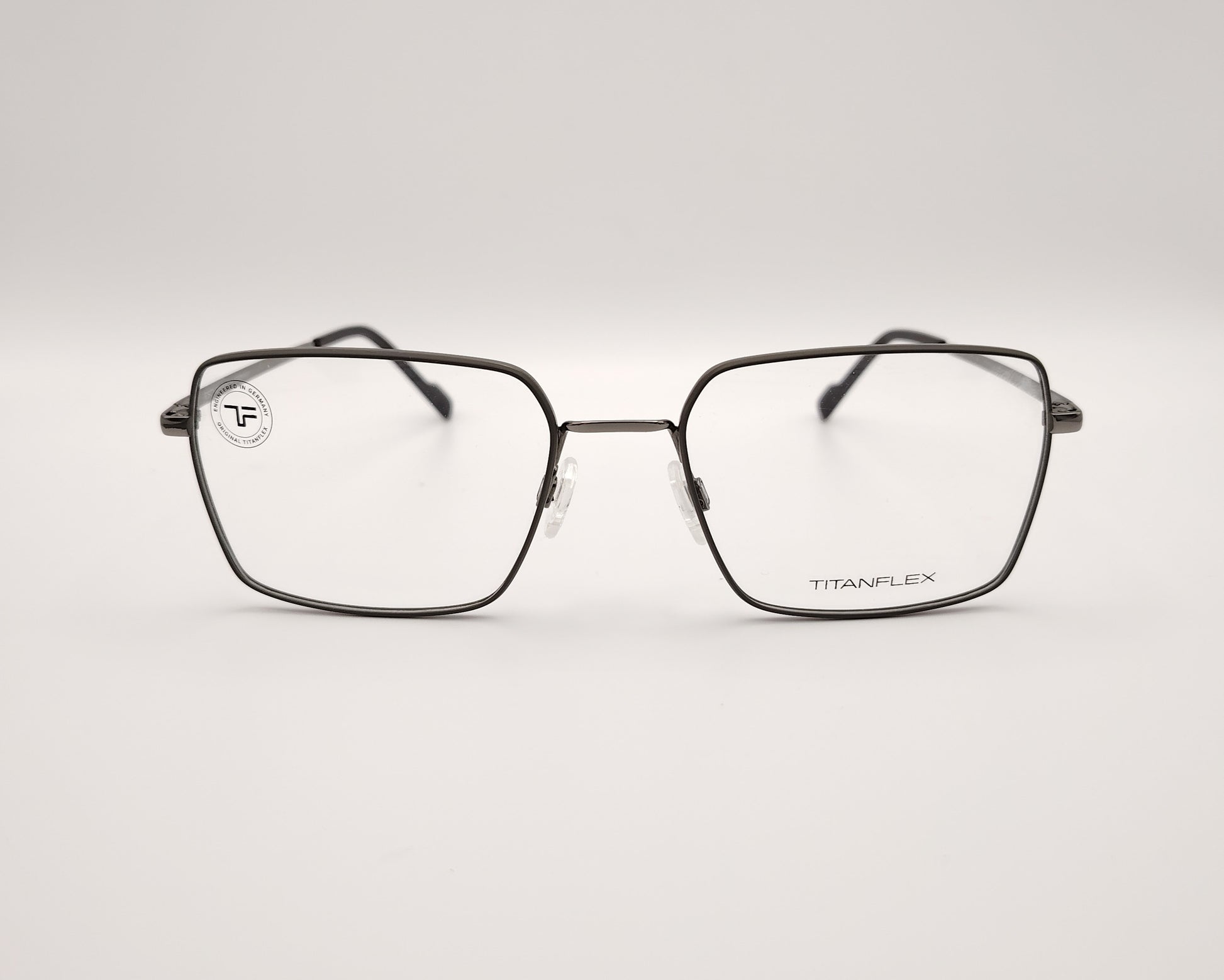 gafas titanflex rectangulares con montura metálica oscura 