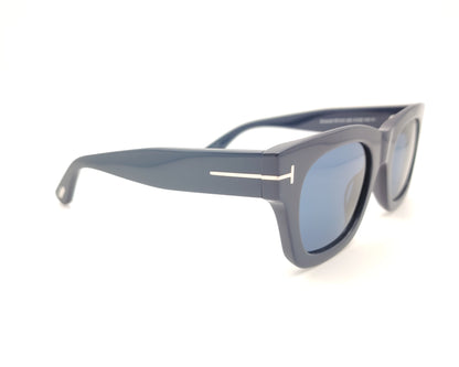 gafas de sol tom ford azul marino con lentes azules y detalle metálico en las varillas