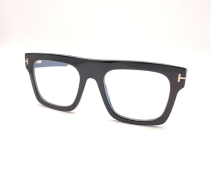 gafas de pasta negra rectangulares con clip solar marrón