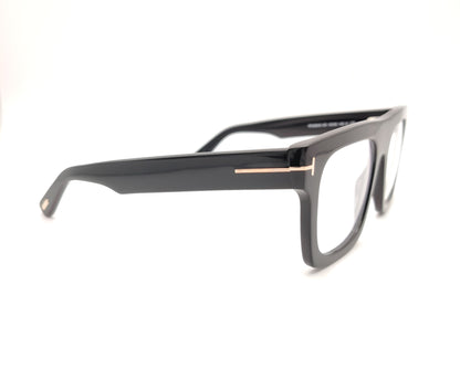 gafas de pasta negra rectangulares con clip solar marrón