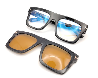 gafas de pasta negra rectangulares con clip solar marrón