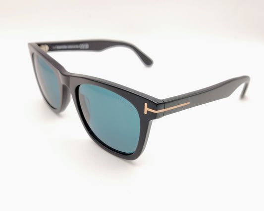 gafas de sol tom ford tf1099 eco 01n con montura en formato cuadrado de acetato en color negro y detalle metálico en forma de t en las varillas , lentes negras