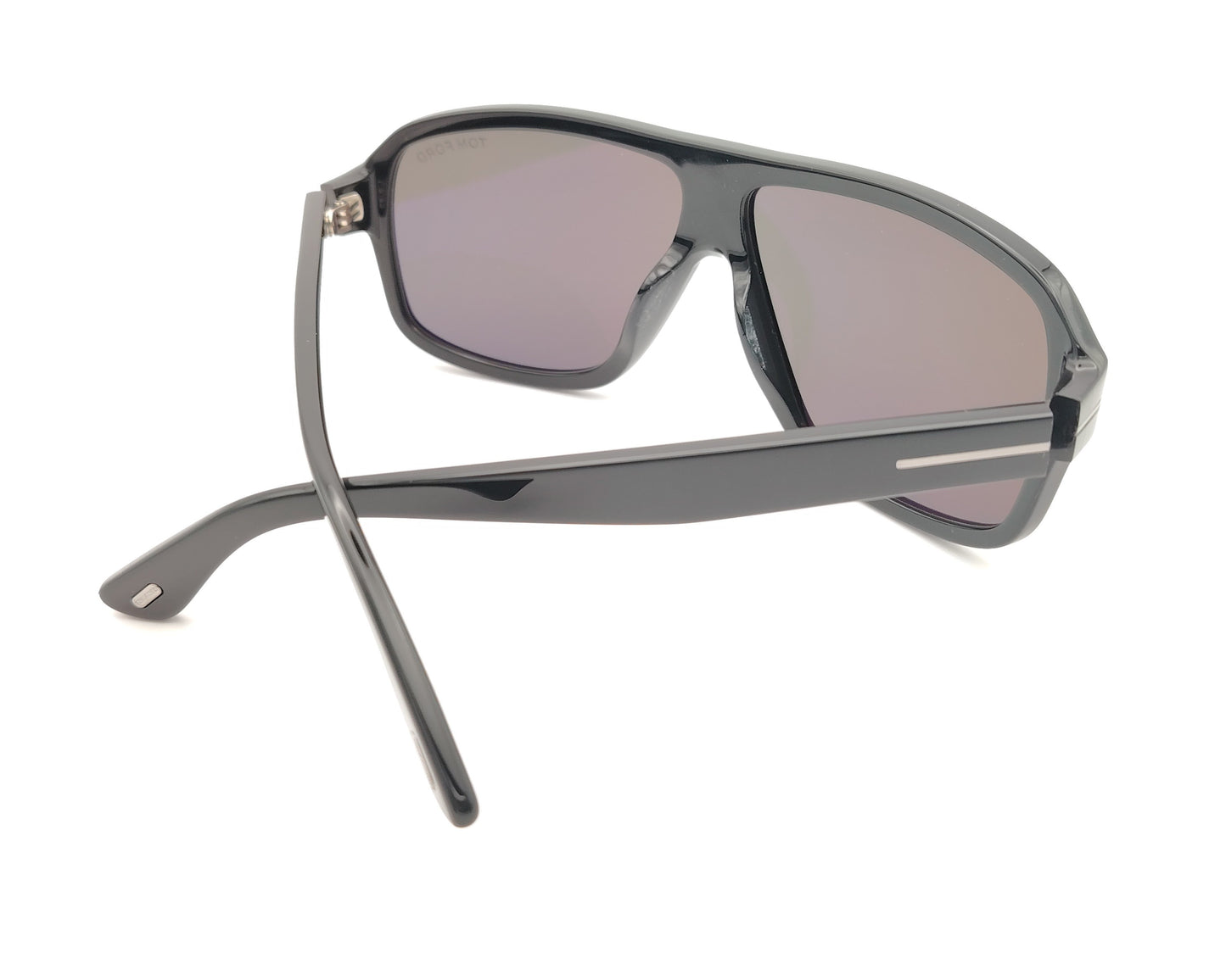 gafas de sol tom ford negras oversize con lentes negras y detalle metálico en las varillas