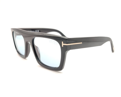 gafas de sol tom ford negras con montura rectangular y lentes fotocromáticas azuladas