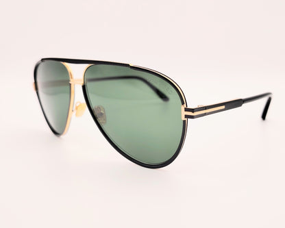 gafas de sol estilo aviador en metal dorado y negro con lentes verdes