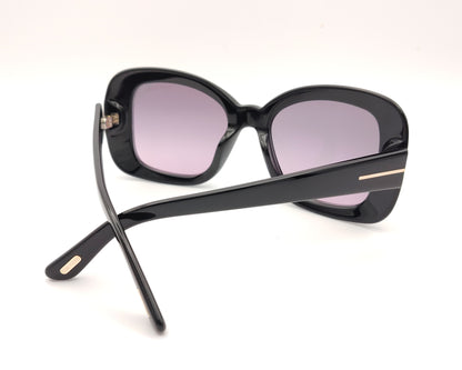gafas de sol tom ford negras oversize con lentes violetas y detalle metálico en las varillas