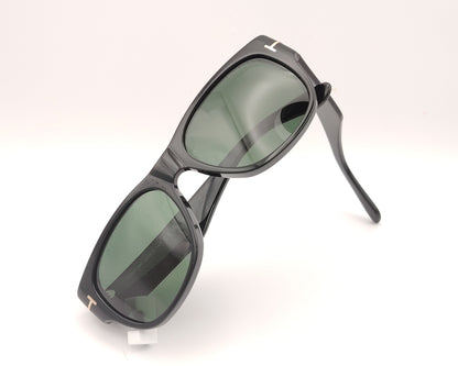 gafas de sol tom ford tf1405 01n de acetato negro brillante con lentes verdes y varillas anchas con detalle metálico dorado