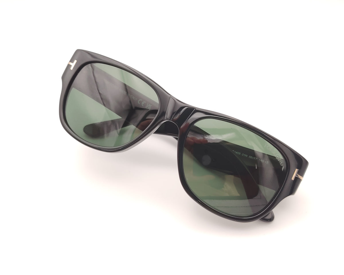 gafas de sol tom ford tf1405 01n de acetato negro brillante con lentes verdes y varillas anchas con detalle metálico dorado