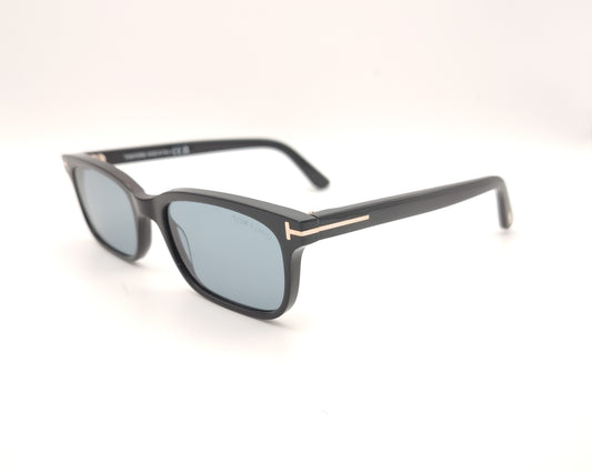 gafas de sol tom ford tf1480 01a rectangulares de acetato negro brillante con lentes azul grisáceo y detalle metálico dorado en las varillas