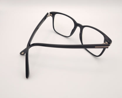 gafas tom ford tf5831 001 negras rectangulares con detalle metálico en t