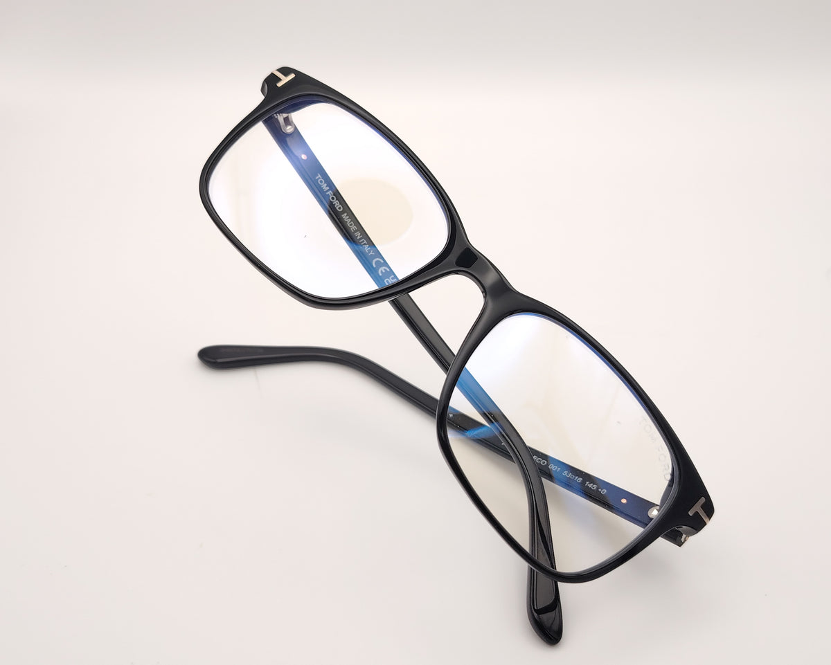 gafas tom ford tf5831 001 negras rectangulares con detalle metálico en t)