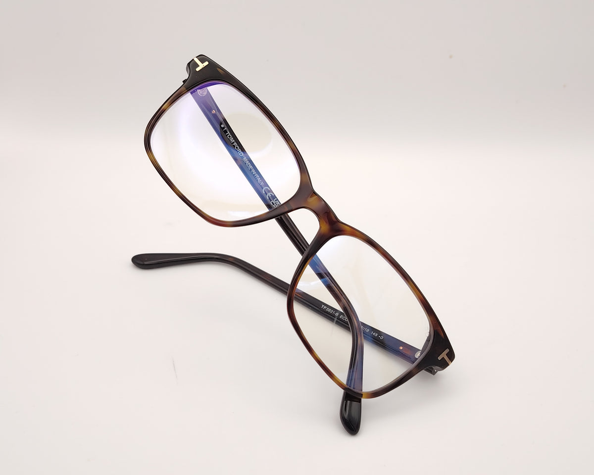 gafas tom ford tf5831 en pasta carey rectangulares con detalle metálico en t