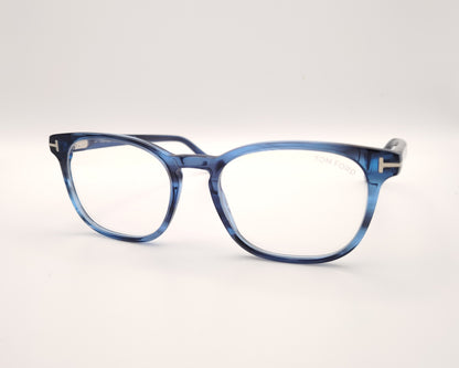 gafas de vista tom ford con montura cuadrada de acetato azul jaspeado y detalle metálico de la marca en el talón