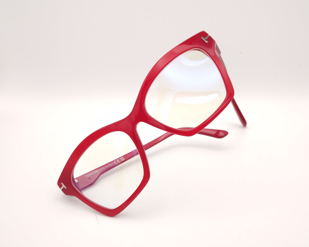 gafas graduadas tom ford tf5965 075 de acetato rojo brillante con forma cat eye geométrica y detalles metálicos en las varillas