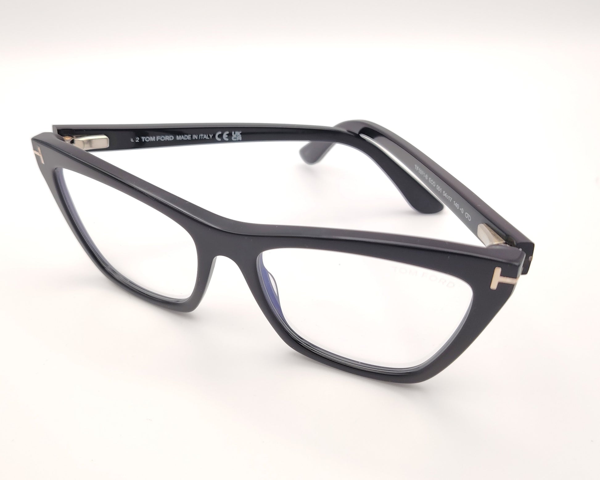 gafas tom ford negras con clip solar magnético y forma cat eye con detalle metálico