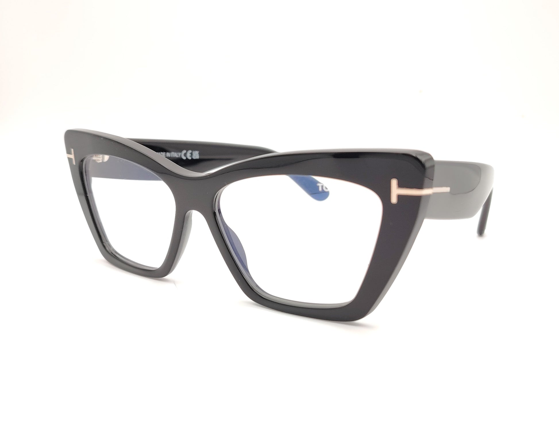 gafas tom ford negras de forma cat eye extragrande con detalle metálico en las varillas