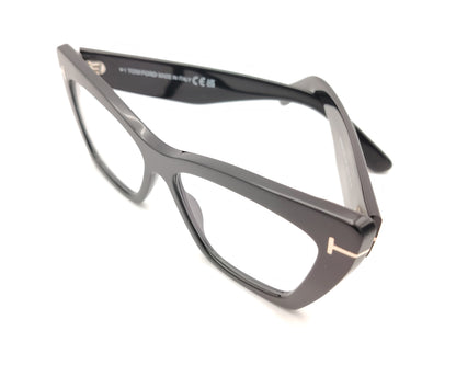 gafas tom ford negras de forma cat eye  con detalle metálico en las varillas