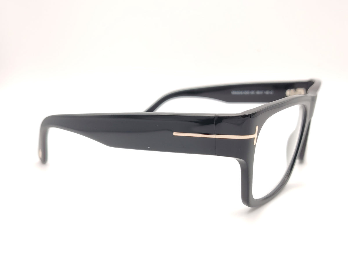gafas tom ford negras rectangulares con detalle metálico en las varillas